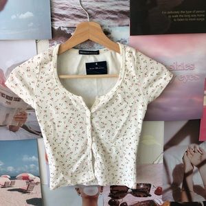 nwt floral brandy melville button up top 💐💐